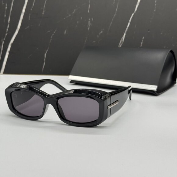 NEW GV40044U 01A GIVENCHY WOMEN SUNGLASSES BLACK EYEWEAR GIVENCHY - Picture 1 of 11